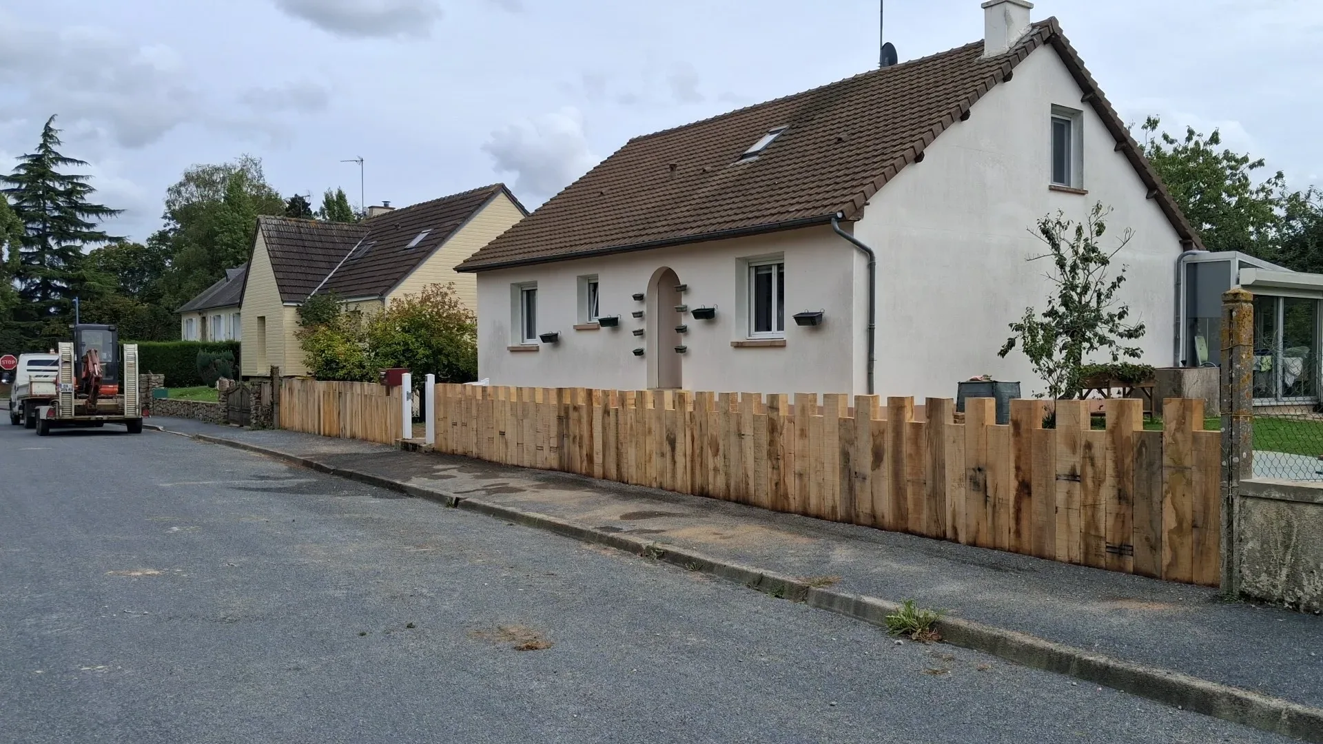 Clôture posée avec maçonnerie — JMW Entreprise Laval